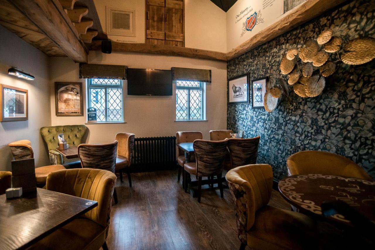 Cat & Lion Country Pub And Hotel Warrington  Exterior photo